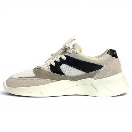 ESSENTIALS DISTANCE RUNNER SNEAKER