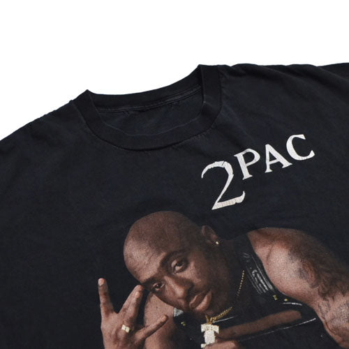 Tupac all eyes on me