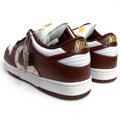 SUPREME × NIKE SB DUNK LOW OG QS (DH3228 103) "GOLD STARS"