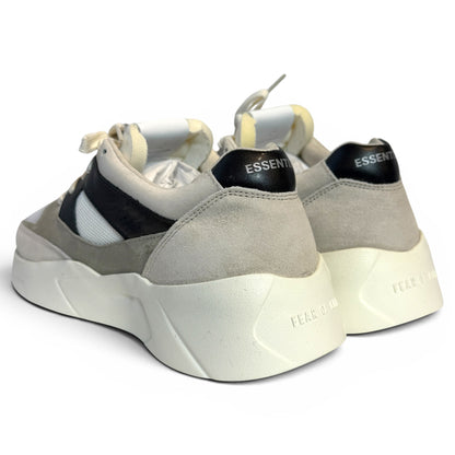 ESSENTIALS DISTANCE RUNNER SNEAKER