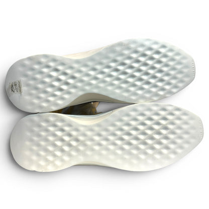 ESSENTIALS BACKLESS RUNNER SNEAKER