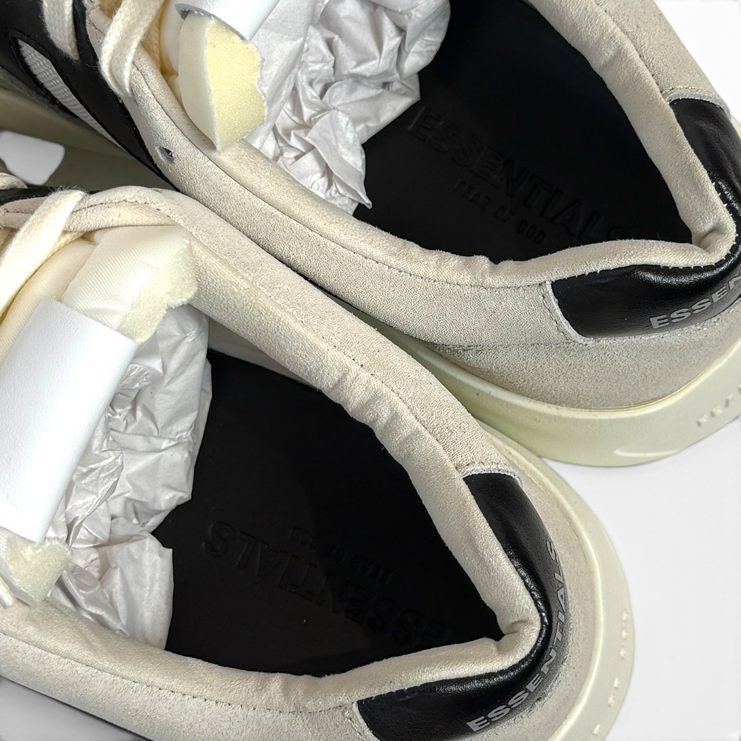 ESSENTIALS DISTANCE RUNNER SNEAKER