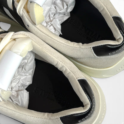 ESSENTIALS DISTANCE RUNNER SNEAKER