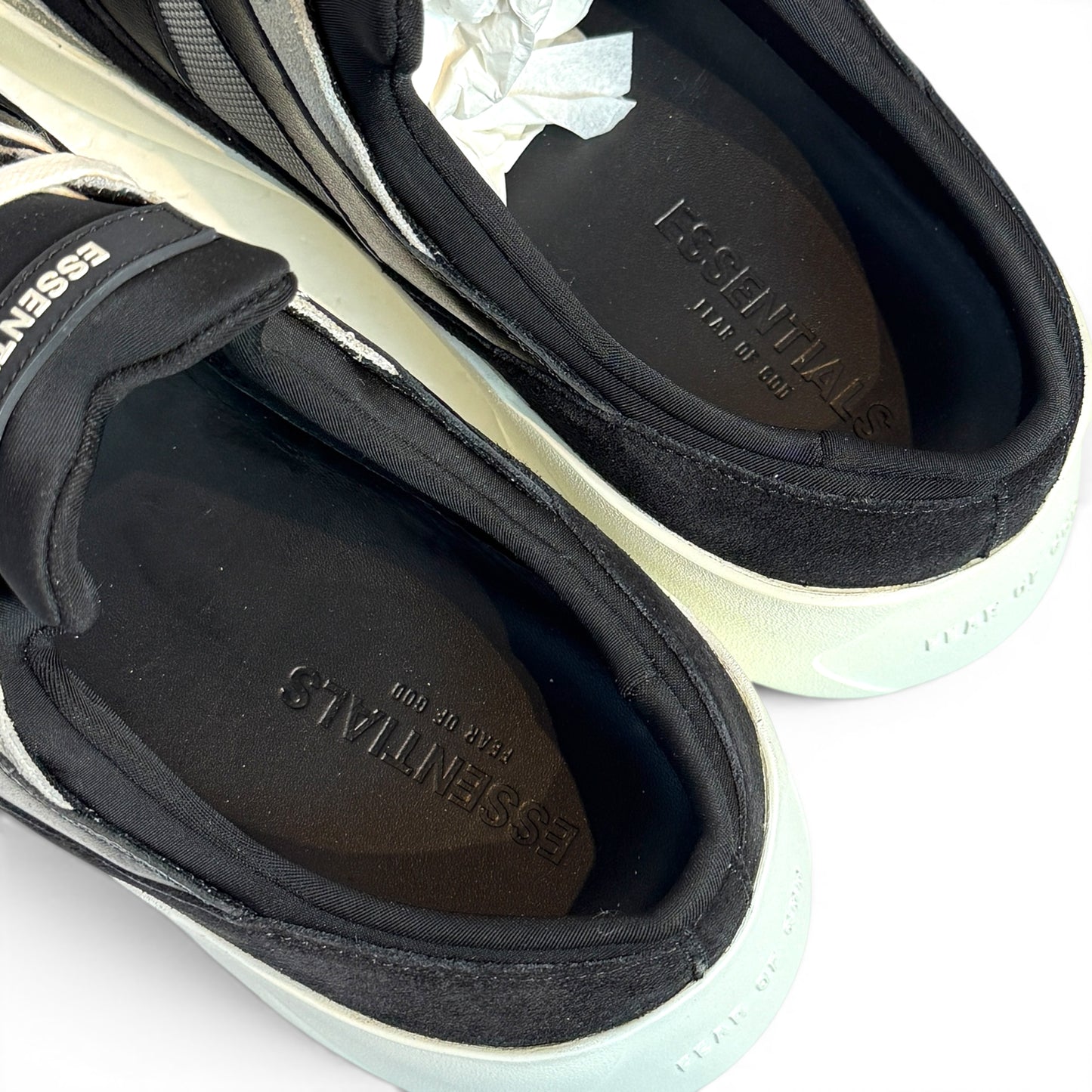 ESSENTIALS BACKLESS RUNNER SNEAKER