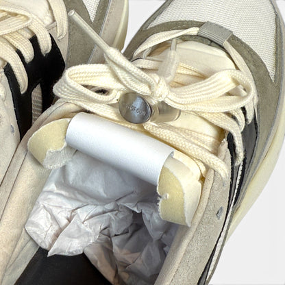 ESSENTIALS DISTANCE RUNNER SNEAKER
