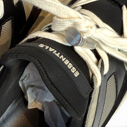 ESSENTIALS BACKLESS RUNNER SNEAKER