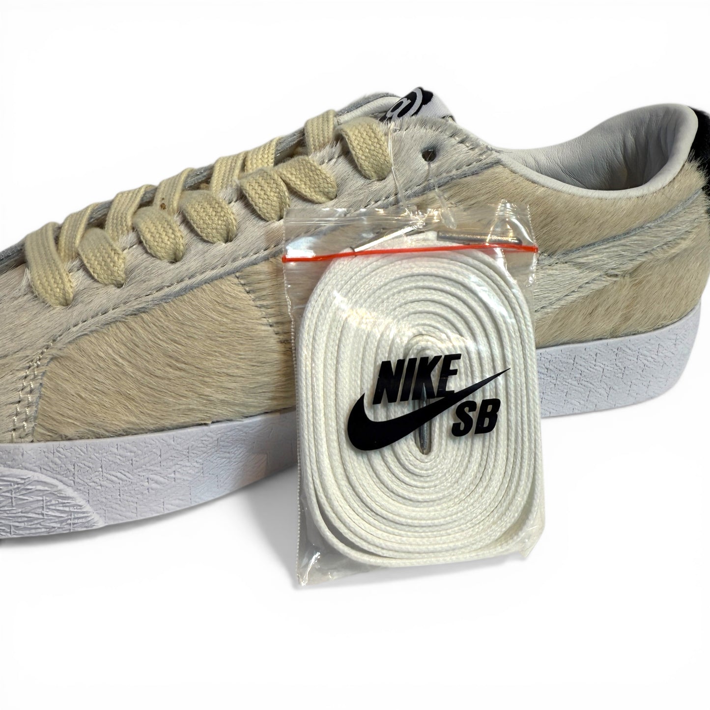NIKE SB ZOOM BLAZER LOW QS (CZ4620 200) "BE@RBRICK"